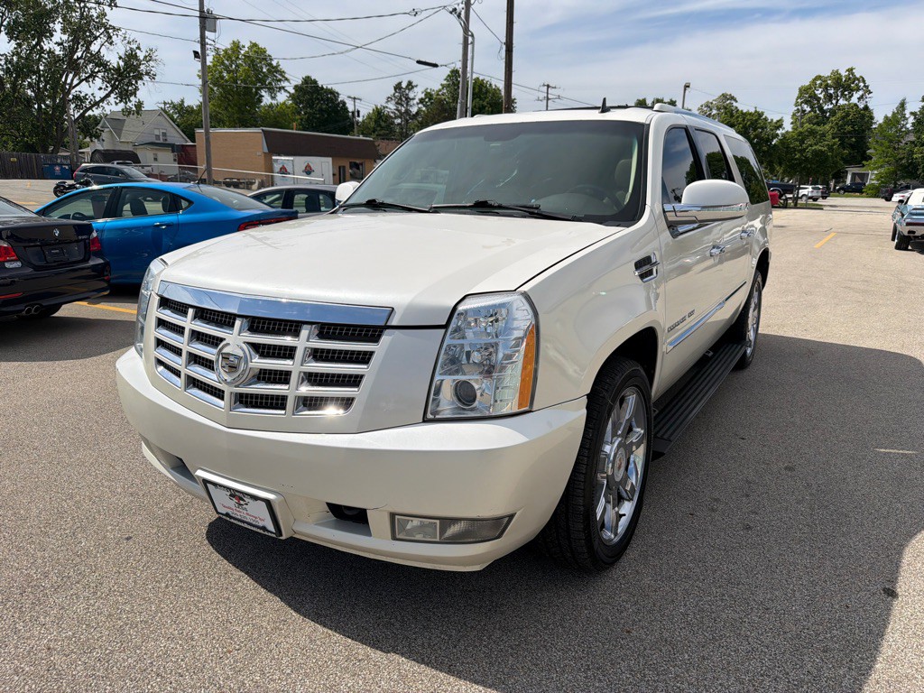 2010 Cadillac Escalade Image 4