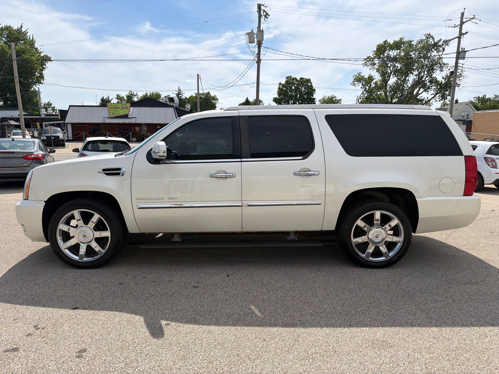 2010 Cadillac Escalade Image 5
