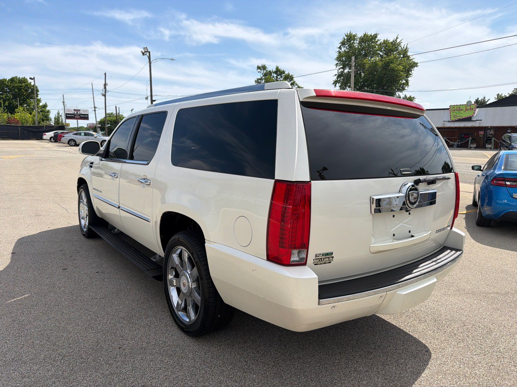 2010 Cadillac Escalade Image 6
