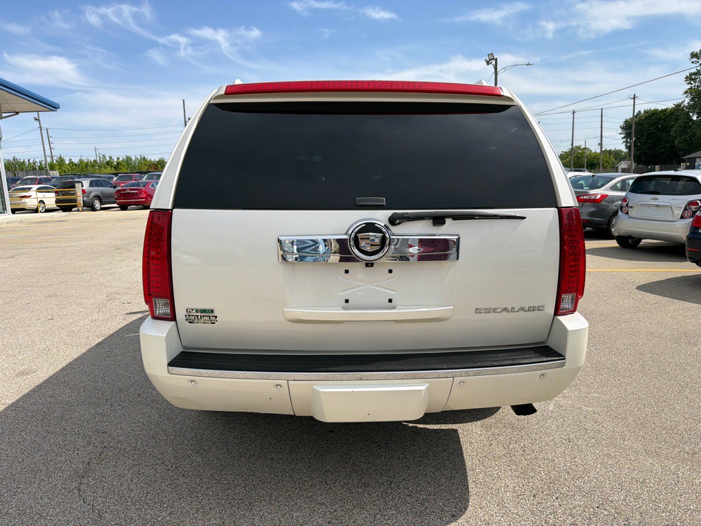 2010 Cadillac Escalade Image 7