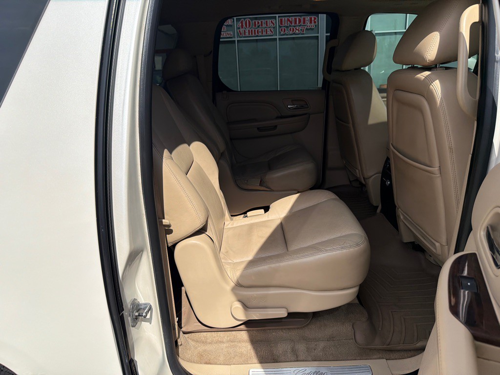2010 Cadillac Escalade Image 9