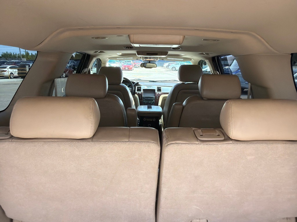 2010 Cadillac Escalade Image 10