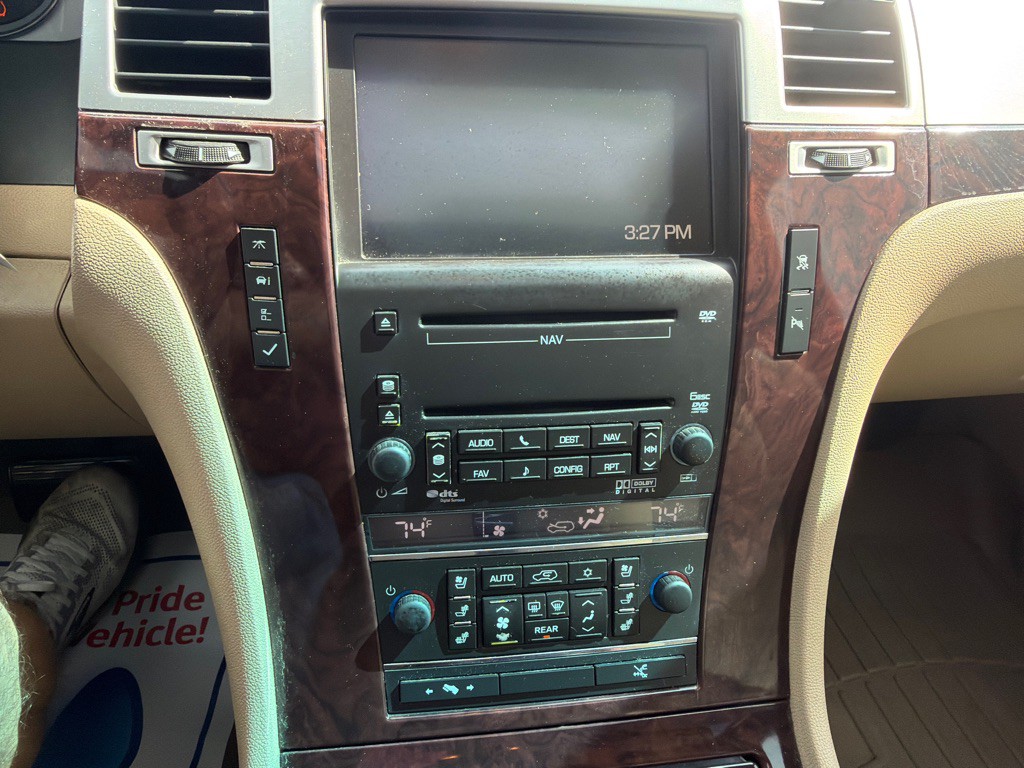 2010 Cadillac Escalade Image 16