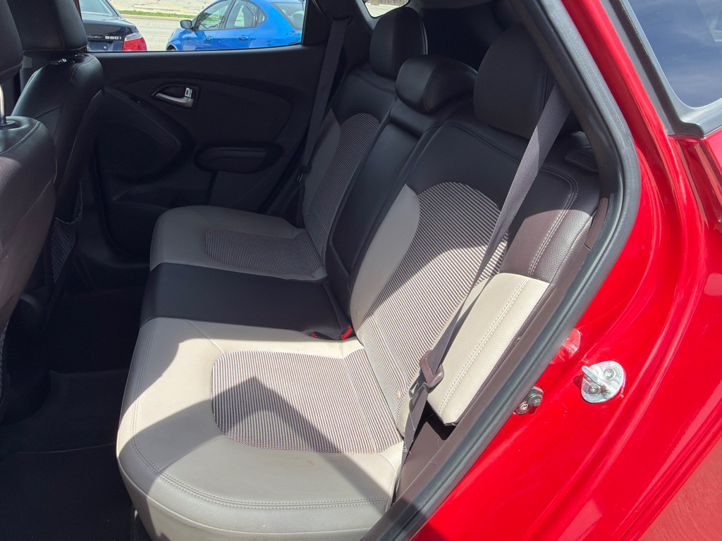 2013 Hyundai Tucson Image 12