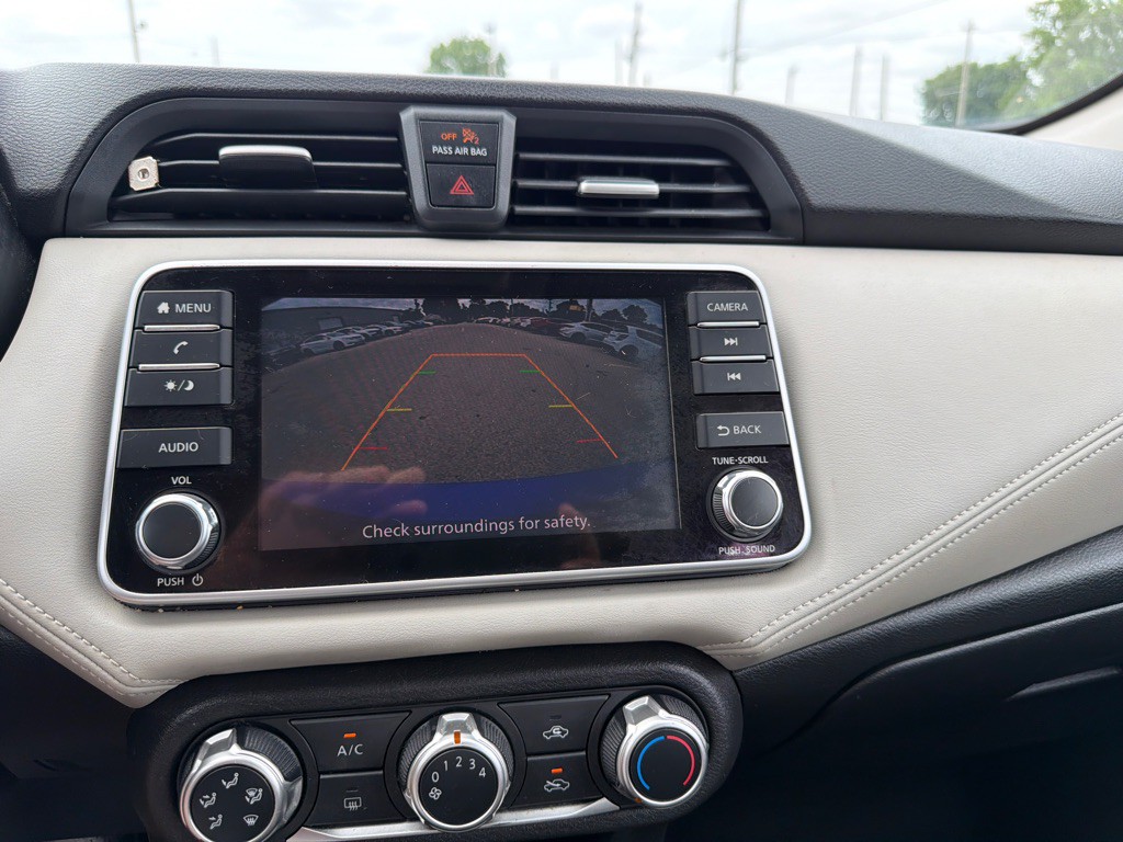 2020 Nissan Versa Image 15