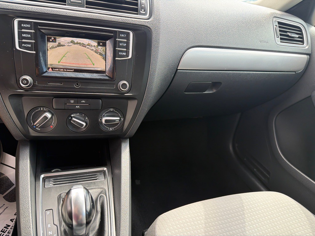 2017 Volkswagen Jetta Image 16