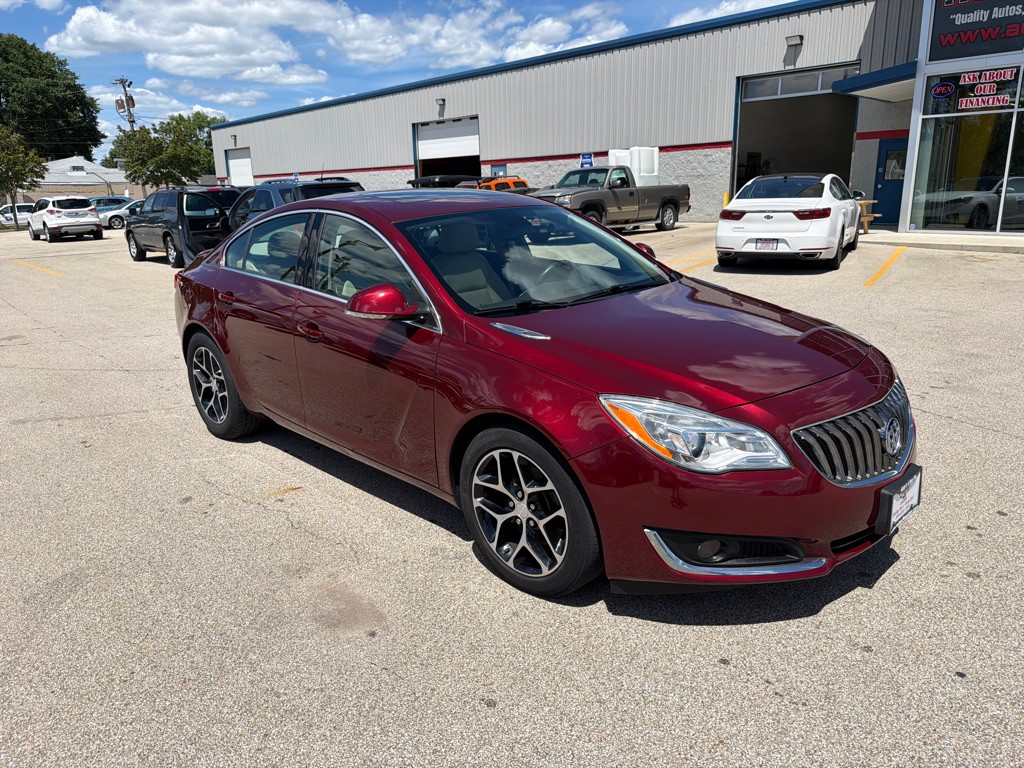 2017 Buick Regal Image 2