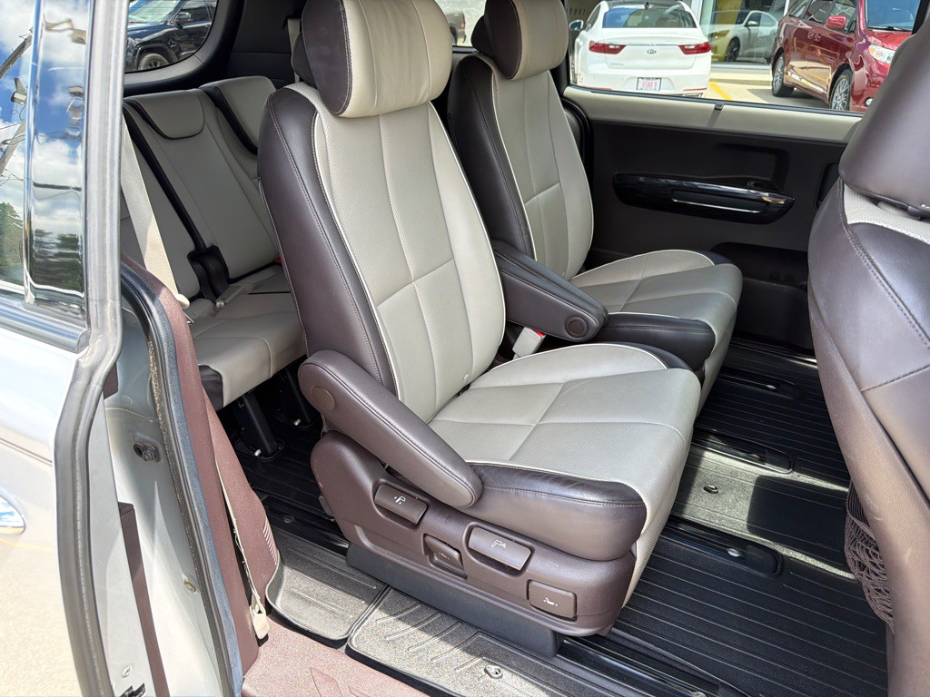 2015 Kia Sedona Image 10