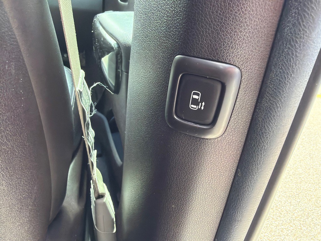 2015 Kia Sedona Image 11
