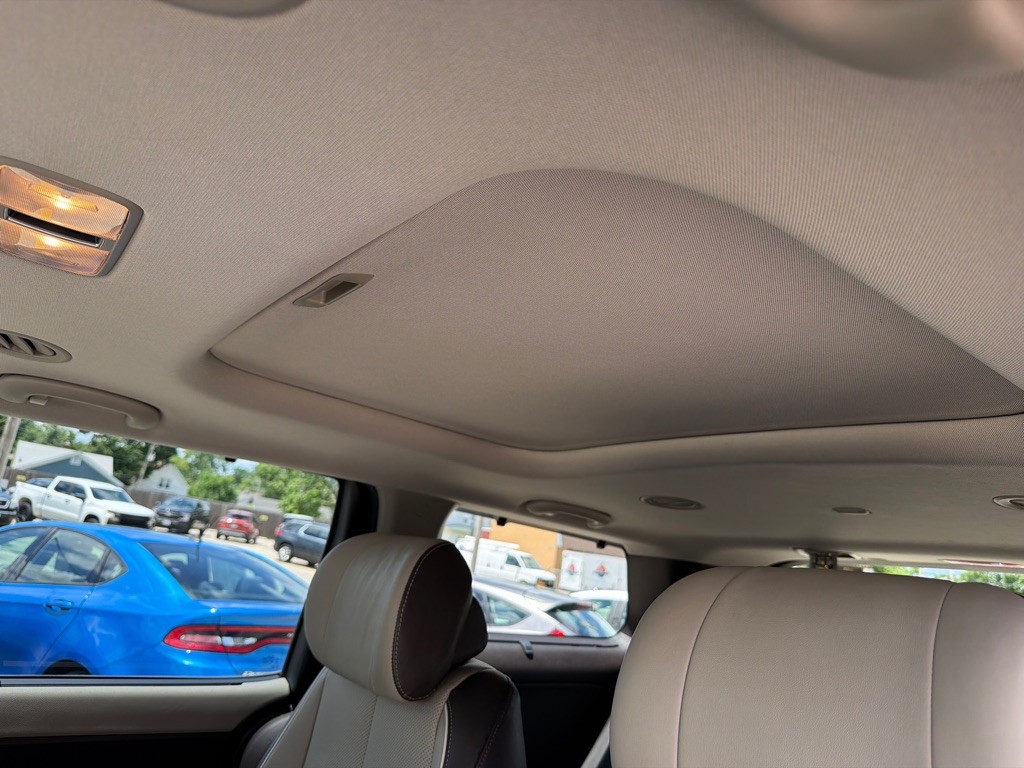 2015 Kia Sedona Image 15