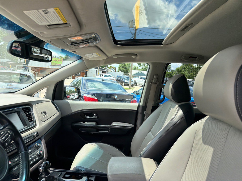 2015 Kia Sedona Image 16