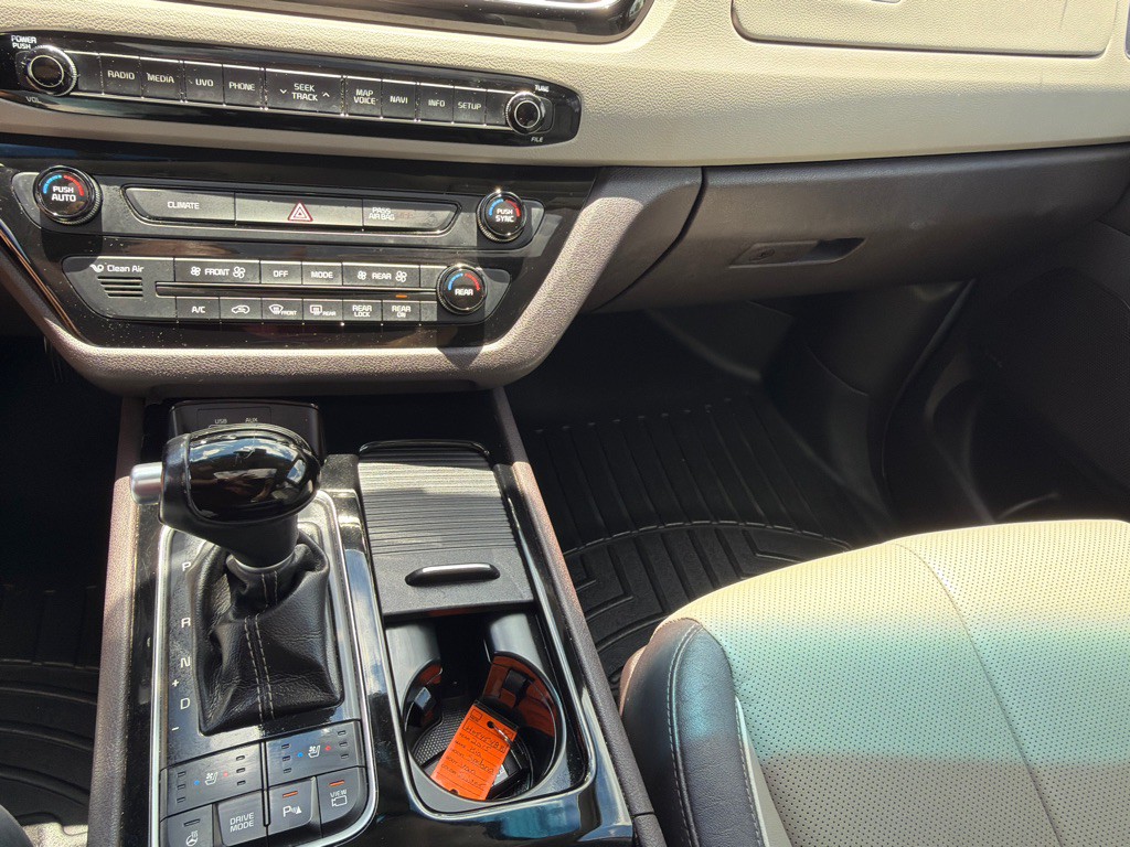 2015 Kia Sedona Image 21