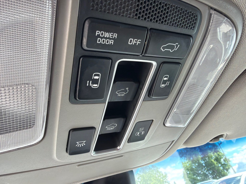 2015 Kia Sedona Image 23