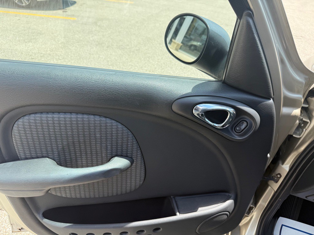 2005 Chrysler PT Cruiser Image 9