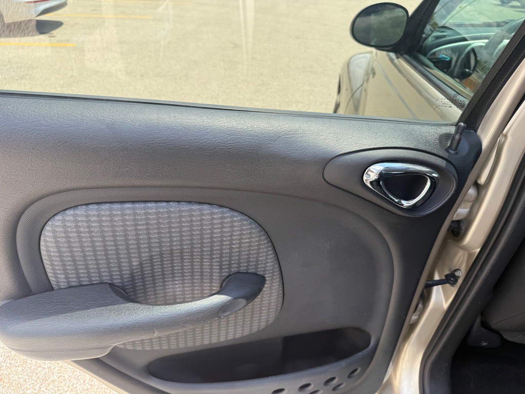 2005 Chrysler PT Cruiser Image 13