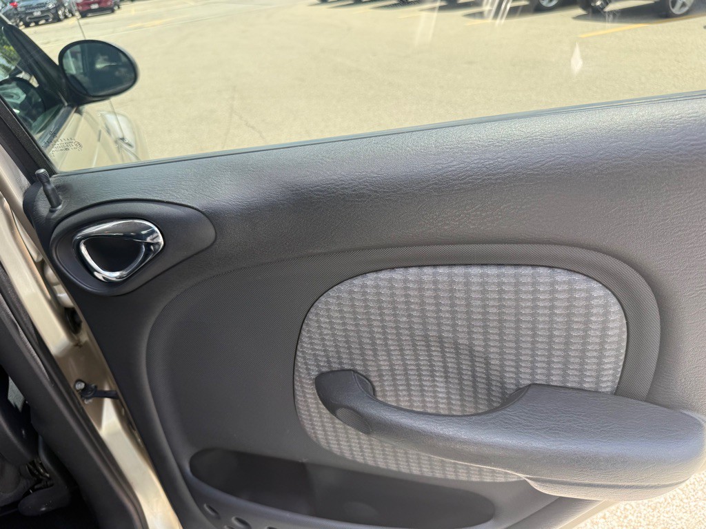 2005 Chrysler PT Cruiser Image 16