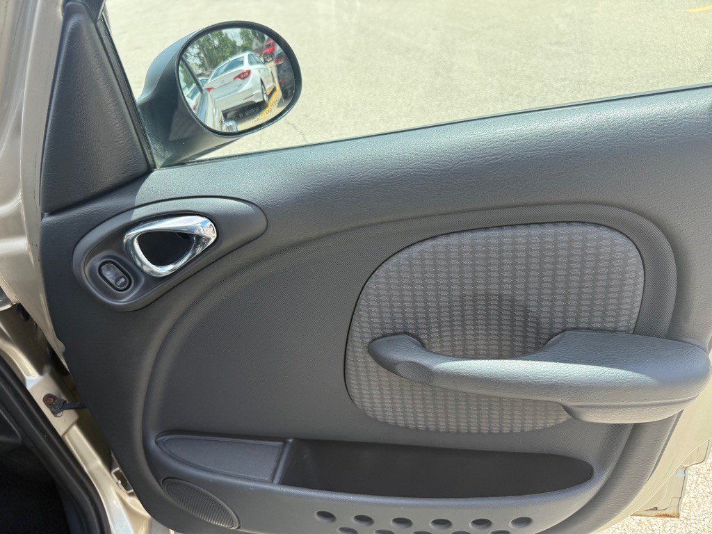 2005 Chrysler PT Cruiser Image 18