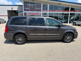 Image for 2015 Chrysler Town & Country S ID: 7513371