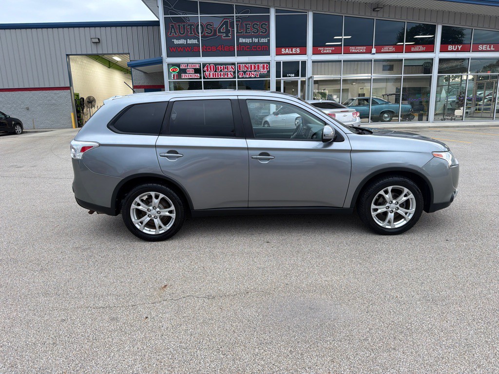 2015 Mitsubishi Outlander Image 1