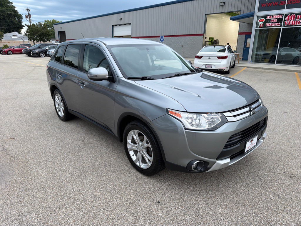 2015 Mitsubishi Outlander Image 2