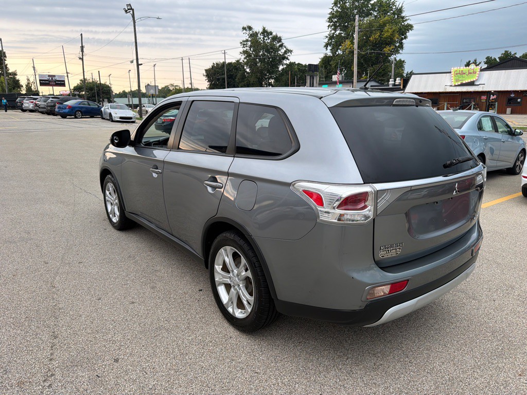 2015 Mitsubishi Outlander Image 6