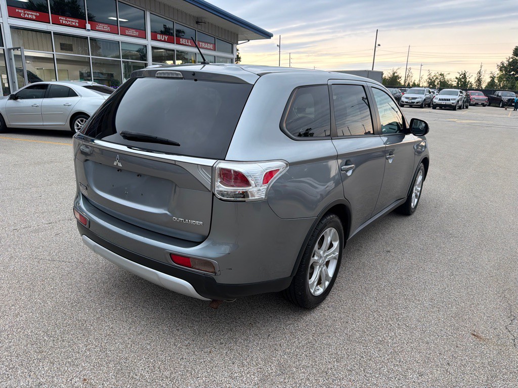 2015 Mitsubishi Outlander Image 8