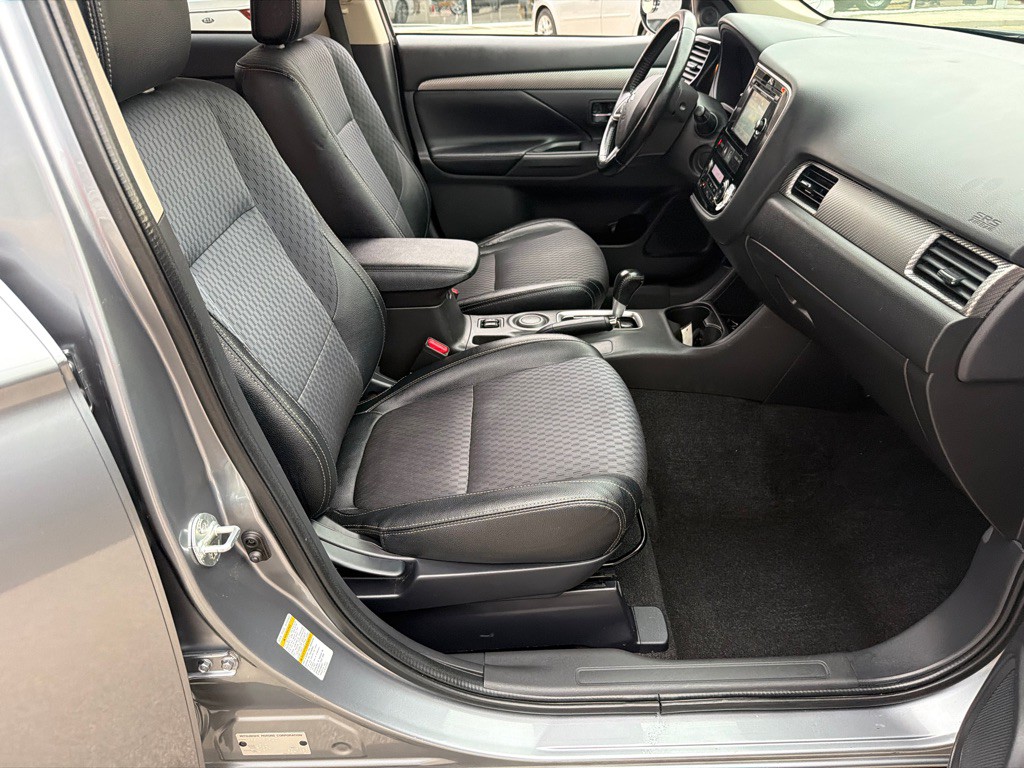 2015 Mitsubishi Outlander Image 9