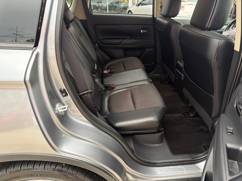 2015 Mitsubishi Outlander Image 10