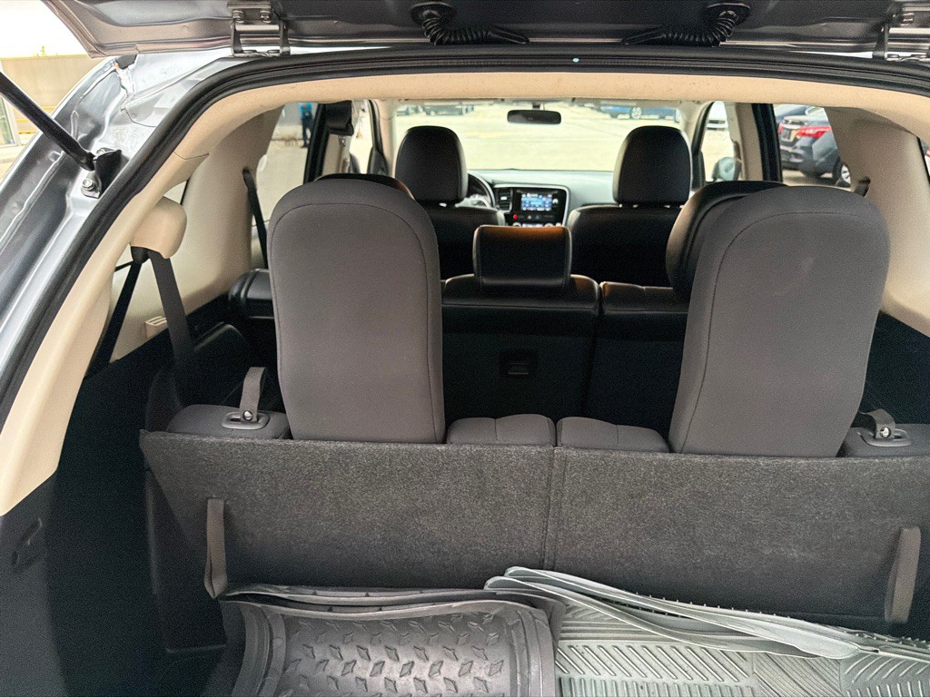 2015 Mitsubishi Outlander Image 11