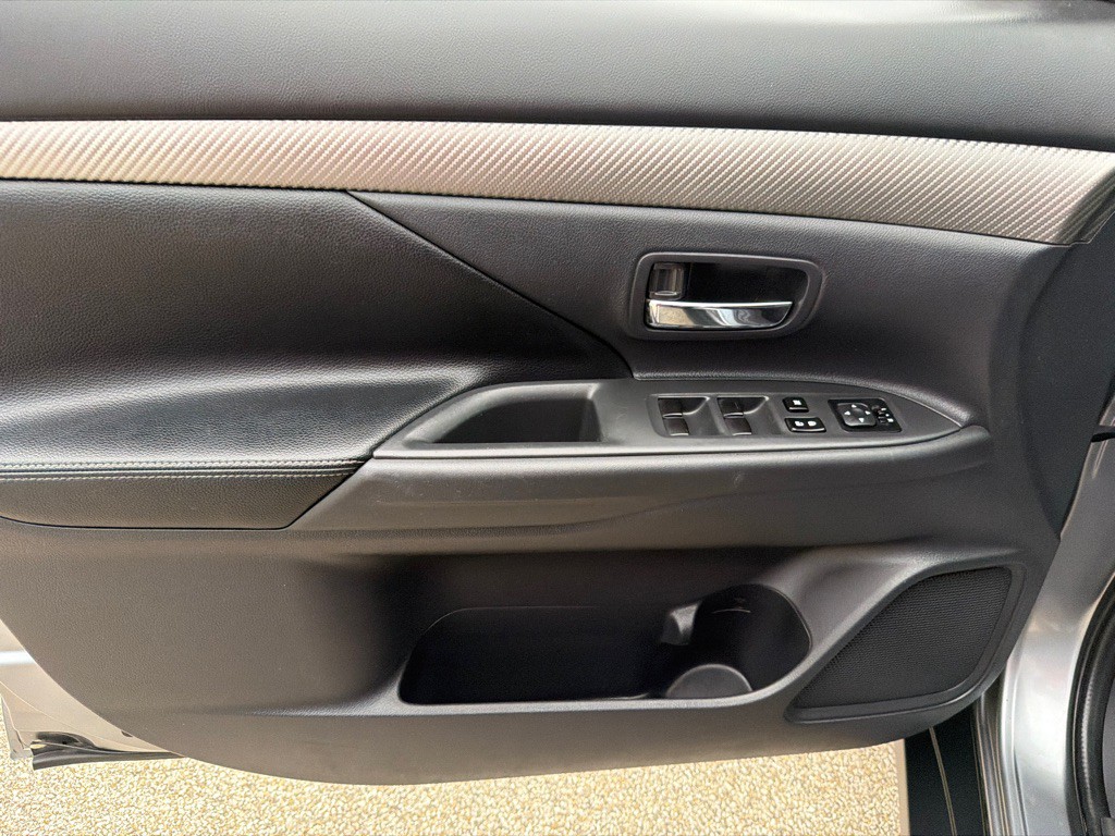 2015 Mitsubishi Outlander Image 14
