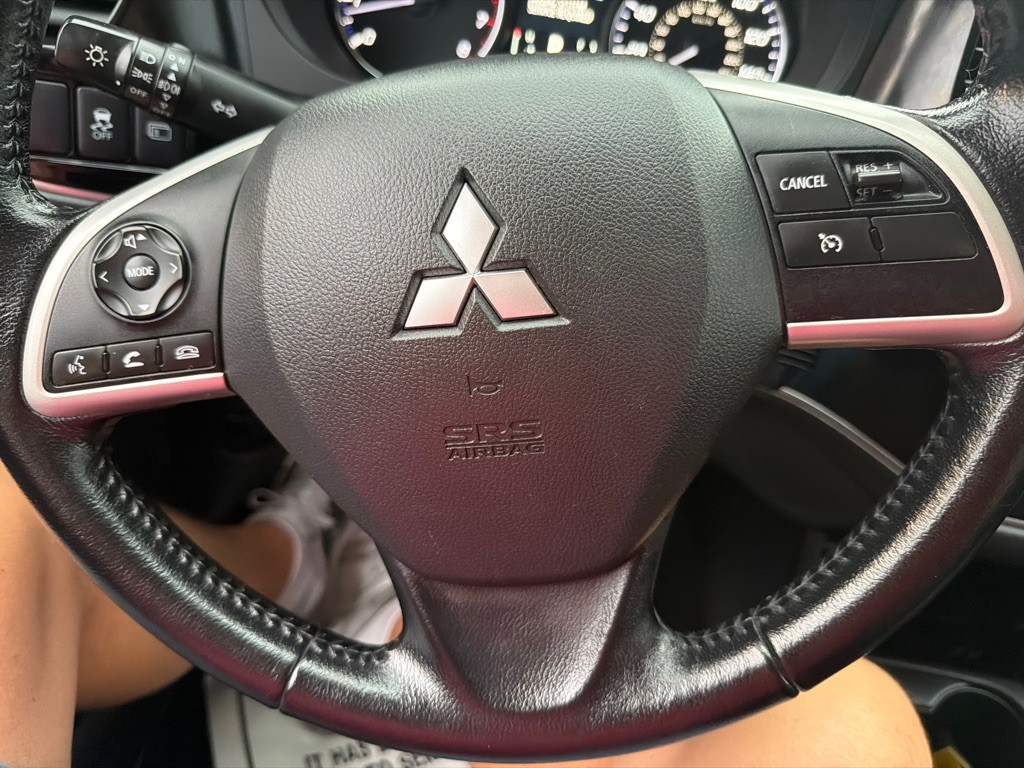 2015 Mitsubishi Outlander Image 16