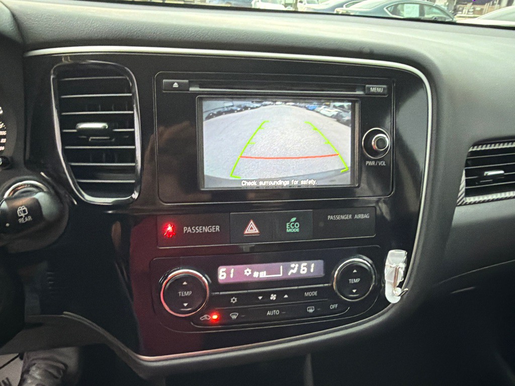 2015 Mitsubishi Outlander Image 17