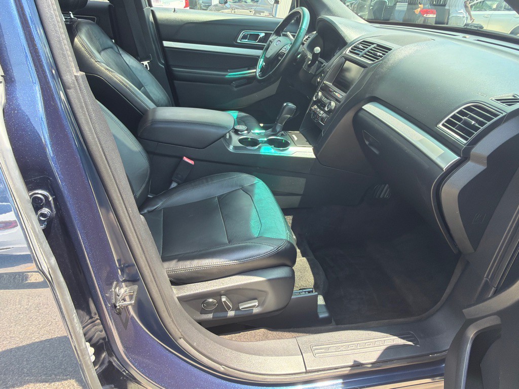 2016 Ford Explorer Image 9