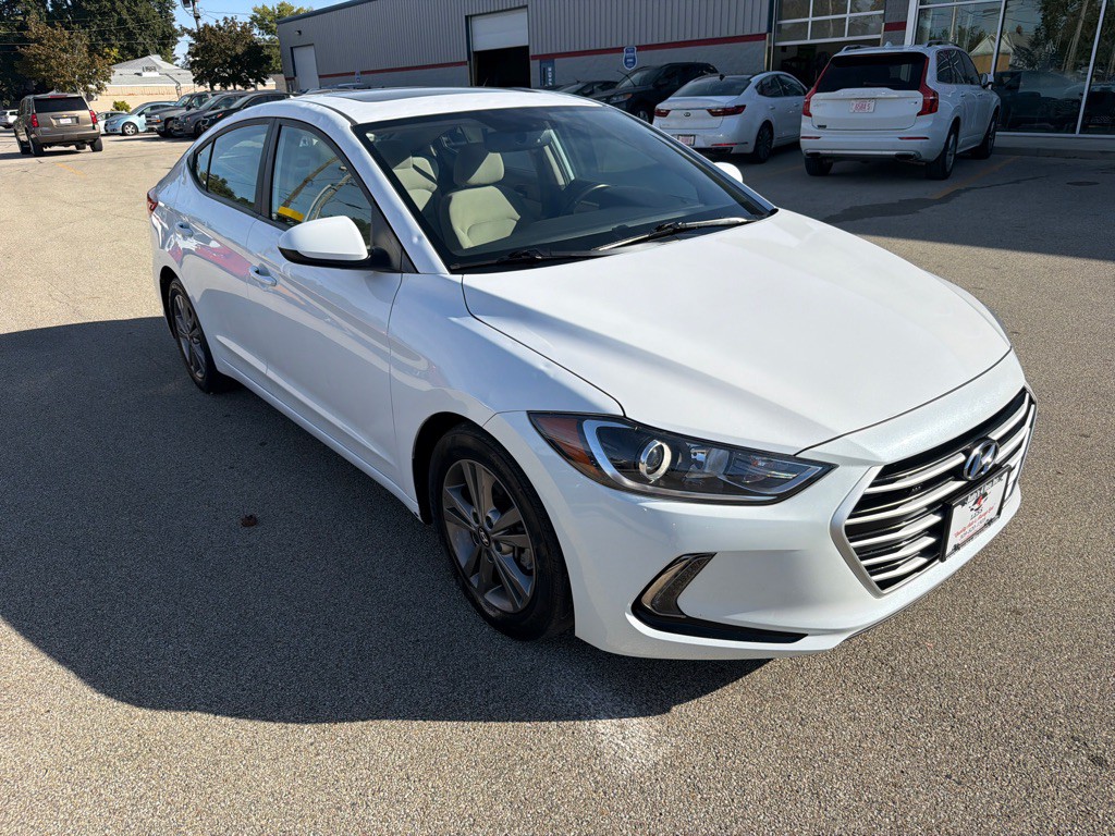 2017 Hyundai Elantra Image 2