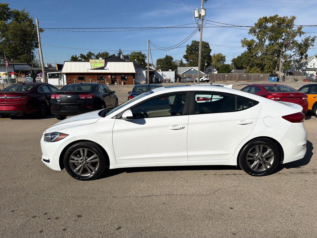 2017 Hyundai Elantra Image 5