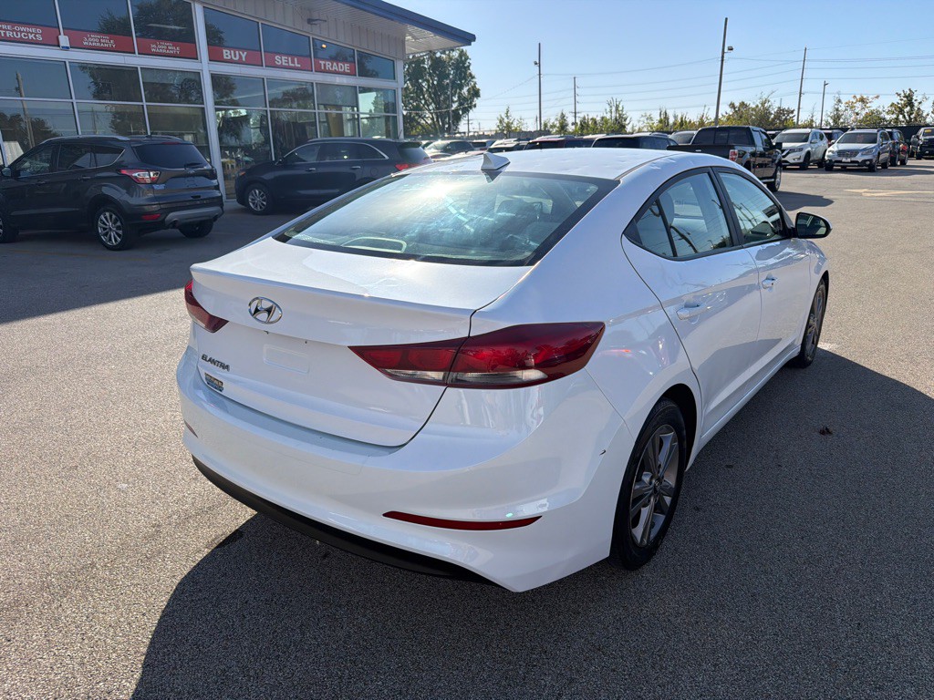 2017 Hyundai Elantra Image 8