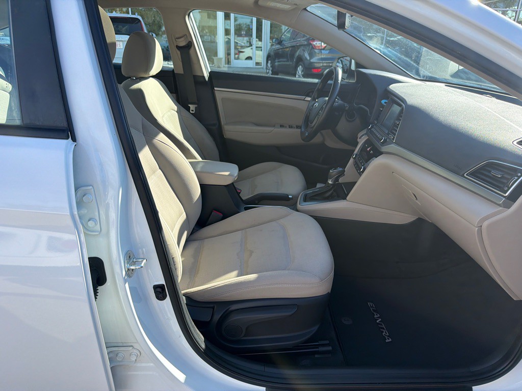 2017 Hyundai Elantra Image 9