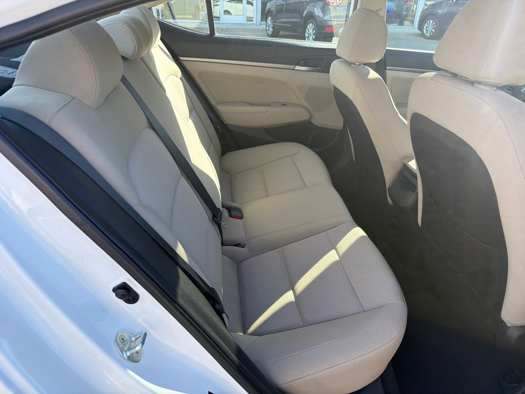 2017 Hyundai Elantra Image 11