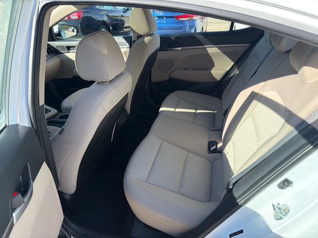2017 Hyundai Elantra Image 12