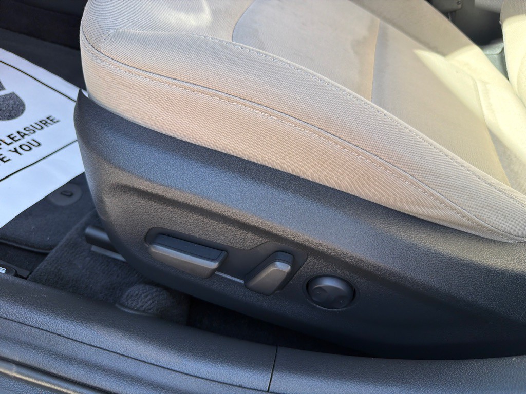 2017 Hyundai Elantra Image 17