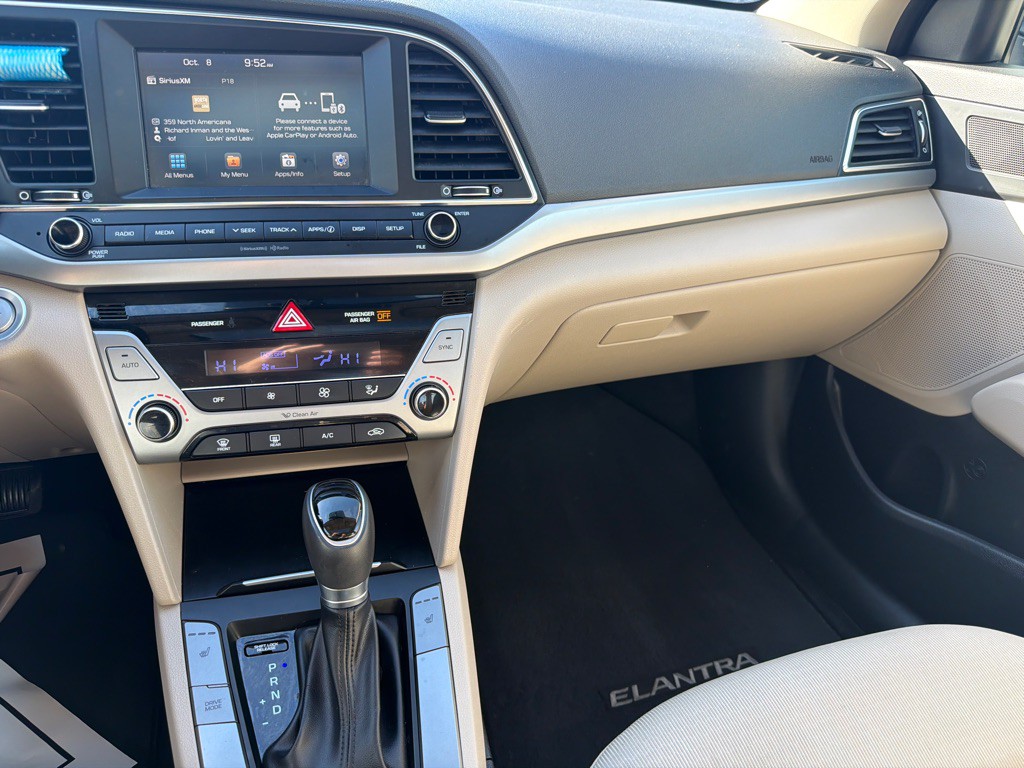 2017 Hyundai Elantra Image 23