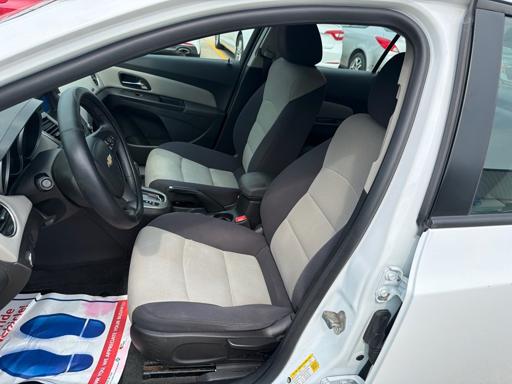2014 Chevrolet Cruze Image 12