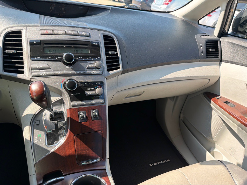 2009 Toyota Venza Image 18