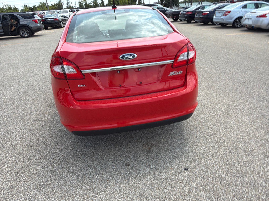 2012 Ford Fiesta Image 8