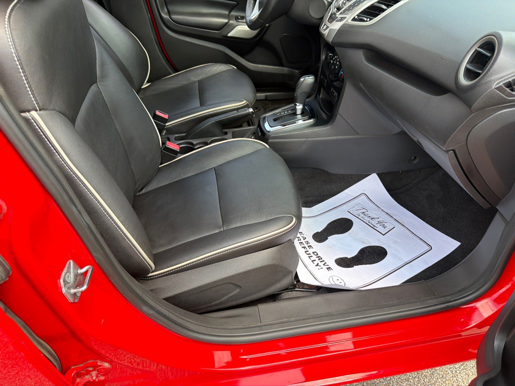 2012 Ford Fiesta Image 10