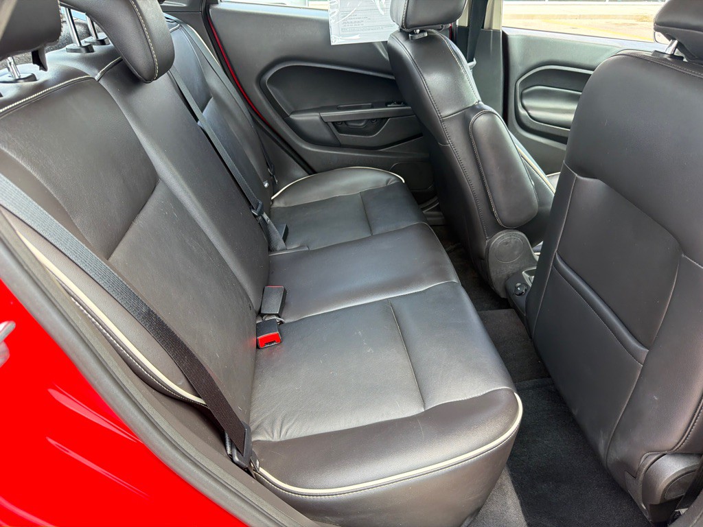 2012 Ford Fiesta Image 11