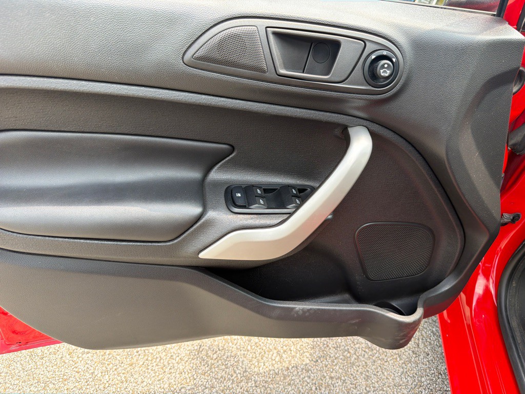 2012 Ford Fiesta Image 14