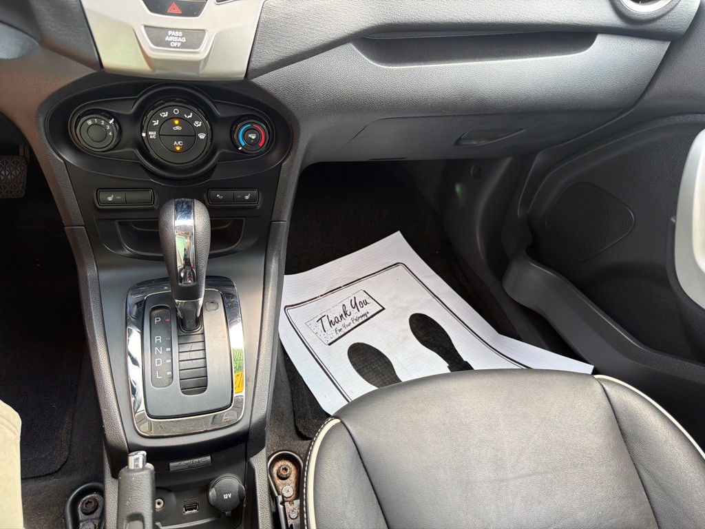 2012 Ford Fiesta Image 19