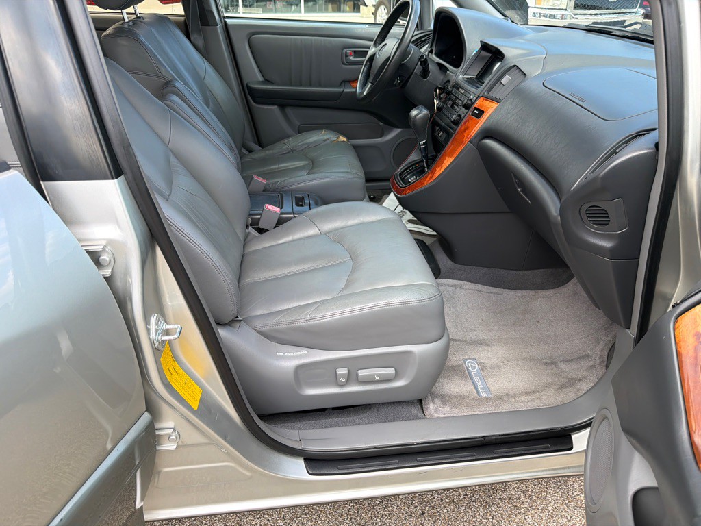 1999 Lexus RX Image 9