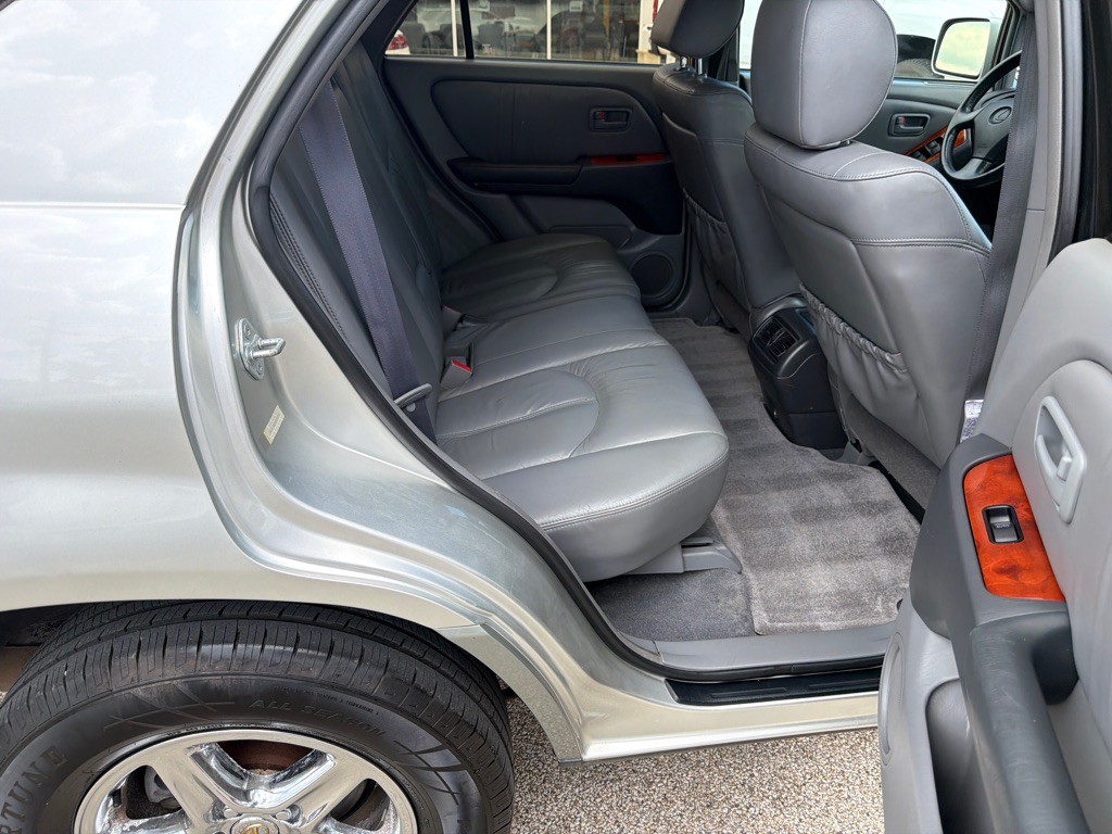 1999 Lexus RX Image 10